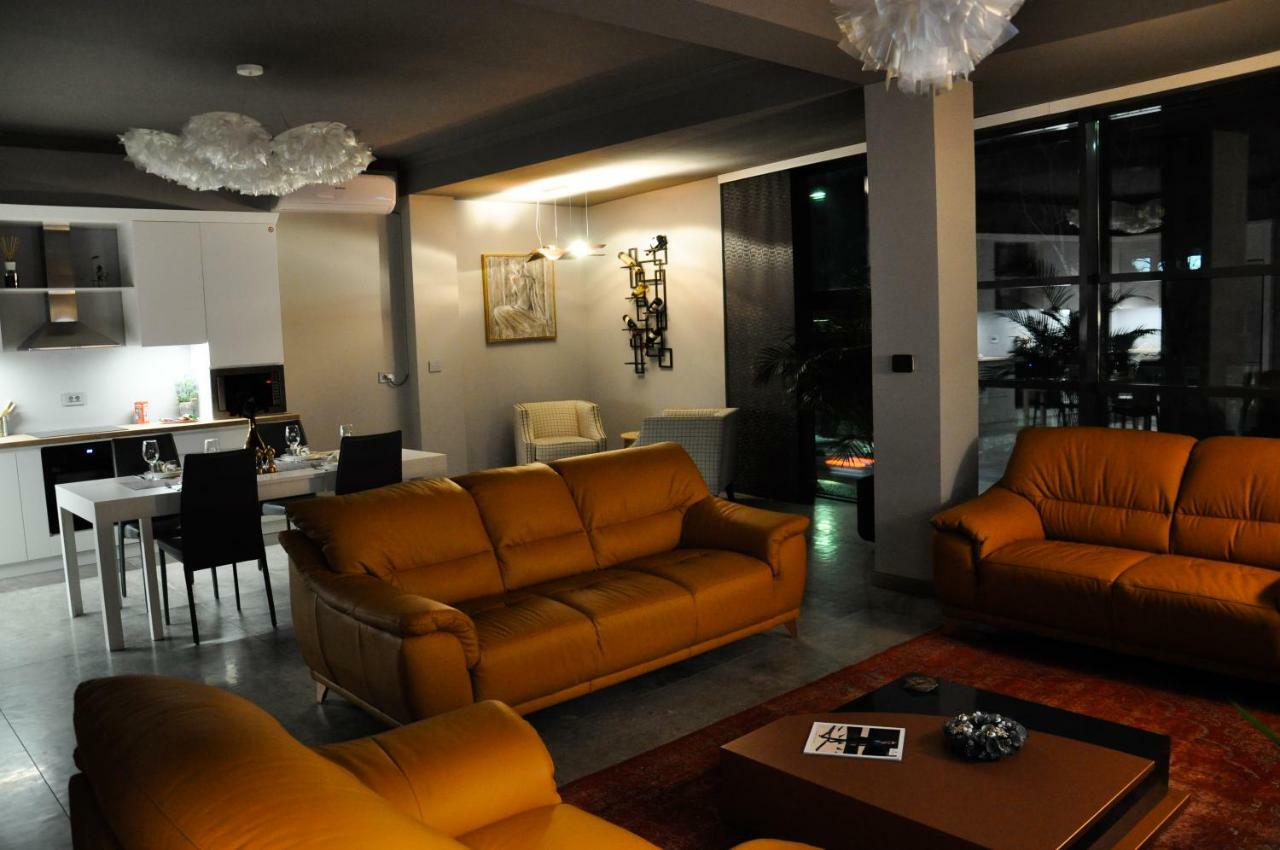 Rubio Residence - Accmonia Luxury Apartment Αράντ Εξωτερικό φωτογραφία